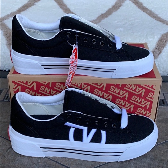 VANS STAPLE BLACK/TRUE WHITE MEN’S - Picture 2 of 16